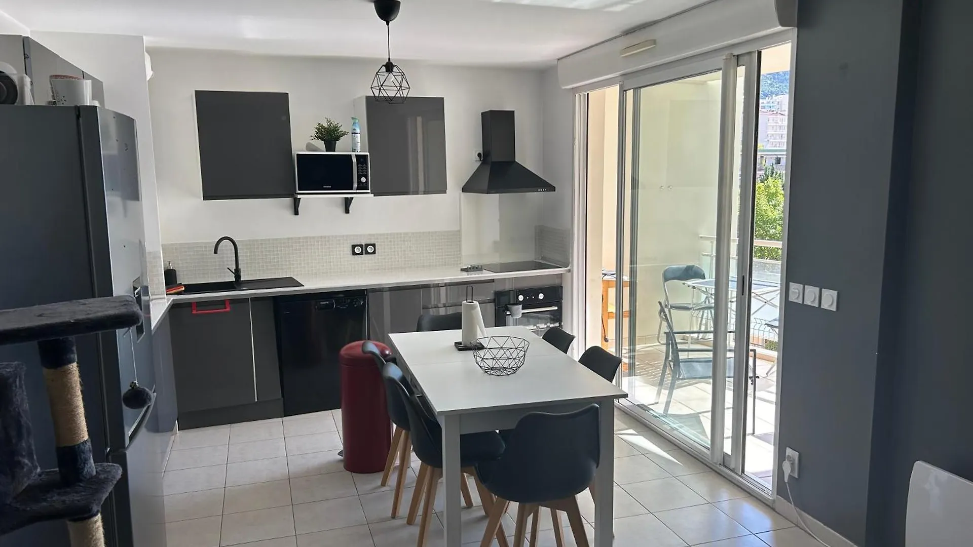 Charmant T3 Proche Gare Et Plages Toulon Parking Prive contacts