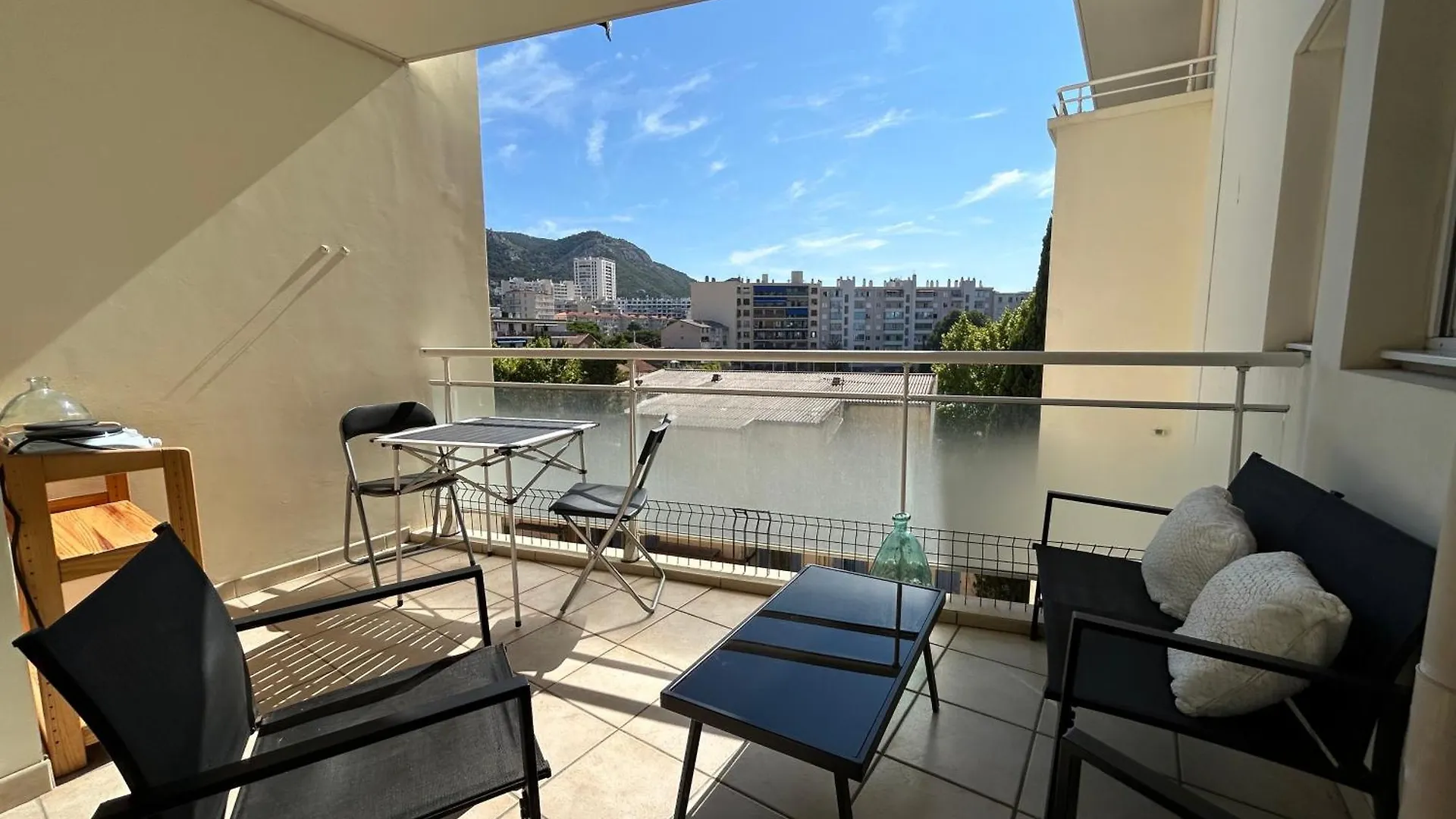 Appartement Charmant T3 Proche Gare Et Plages Toulon Parking Prive Frankrijk